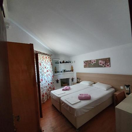 Dionisos Studios And Apts Skiathos Koukounaries Exterior foto