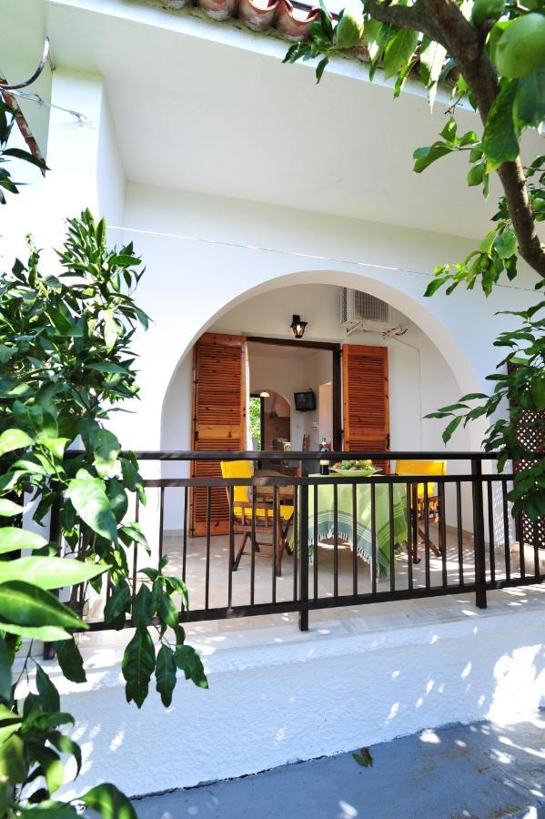 Dionisos Studios And Apts Skiathos Koukounaries Exterior foto