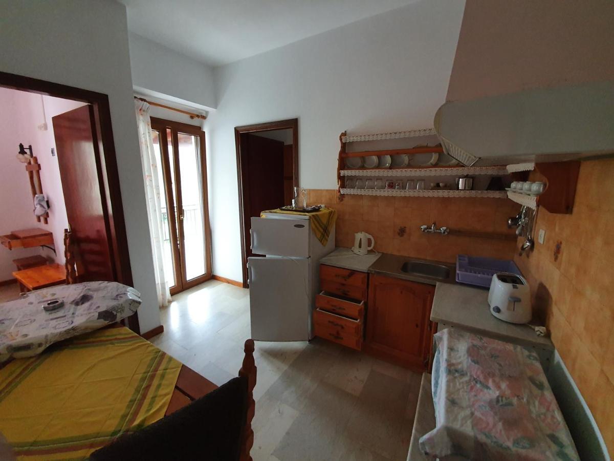 Dionisos Studios And Apts Skiathos Koukounaries Exterior foto
